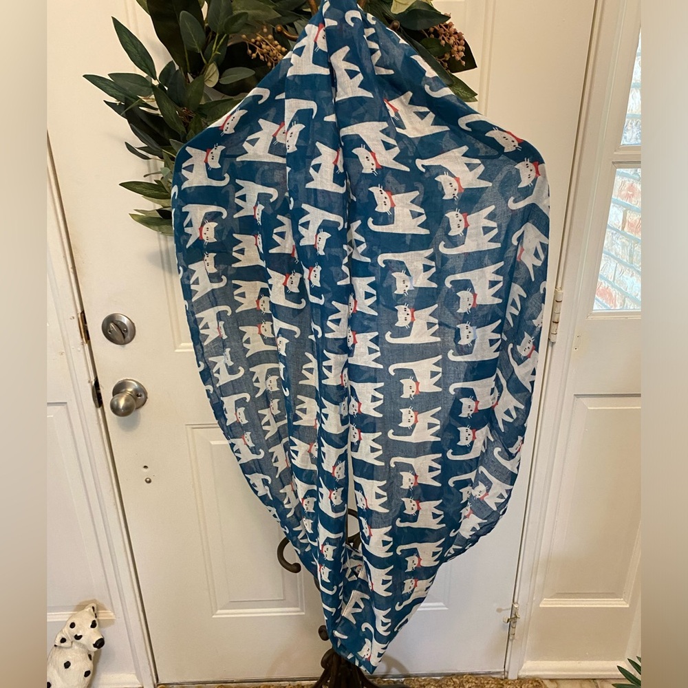Vivian & Vincent Lightweight Novelty Print Cat Infinity Scarf